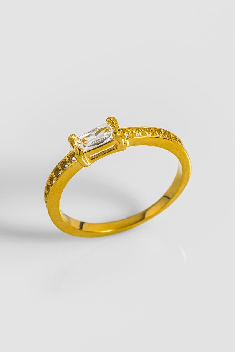 ANEL CRAVEJADO EM ZIRCÔNIAS COM PEDRA RETANGULAR 5MM OURO