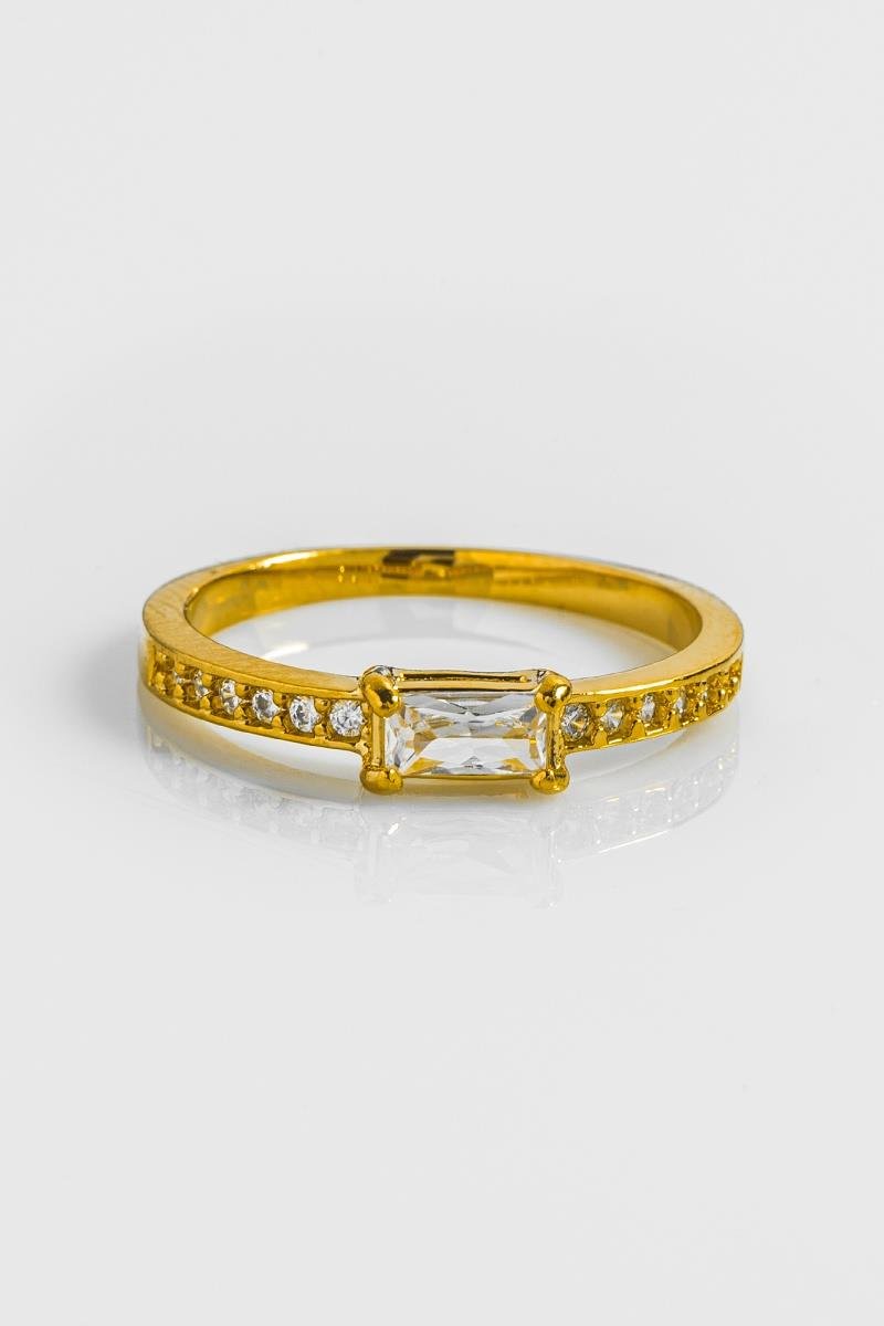 ANEL CRAVEJADO EM ZIRCÔNIAS COM PEDRA RETANGULAR 5MM OURO