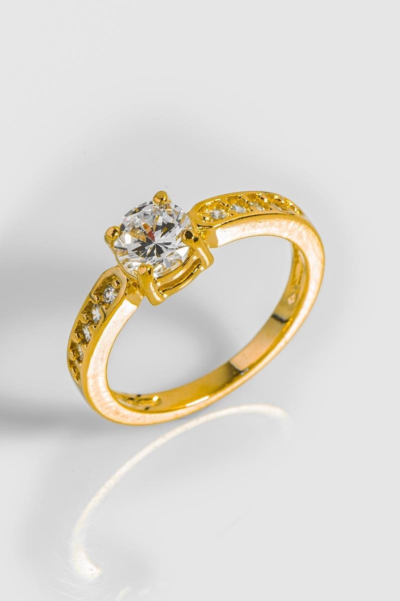 ANEL SOLITÁRIO CRAVEJADO EM ZIRCÔNIAS 6MM OURO