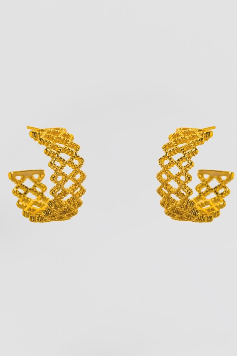 BRINCO DE ARGOLA FIO DUPLO DETALHE EM LOSANGO BOLEADO VAZADO 22MM OURO