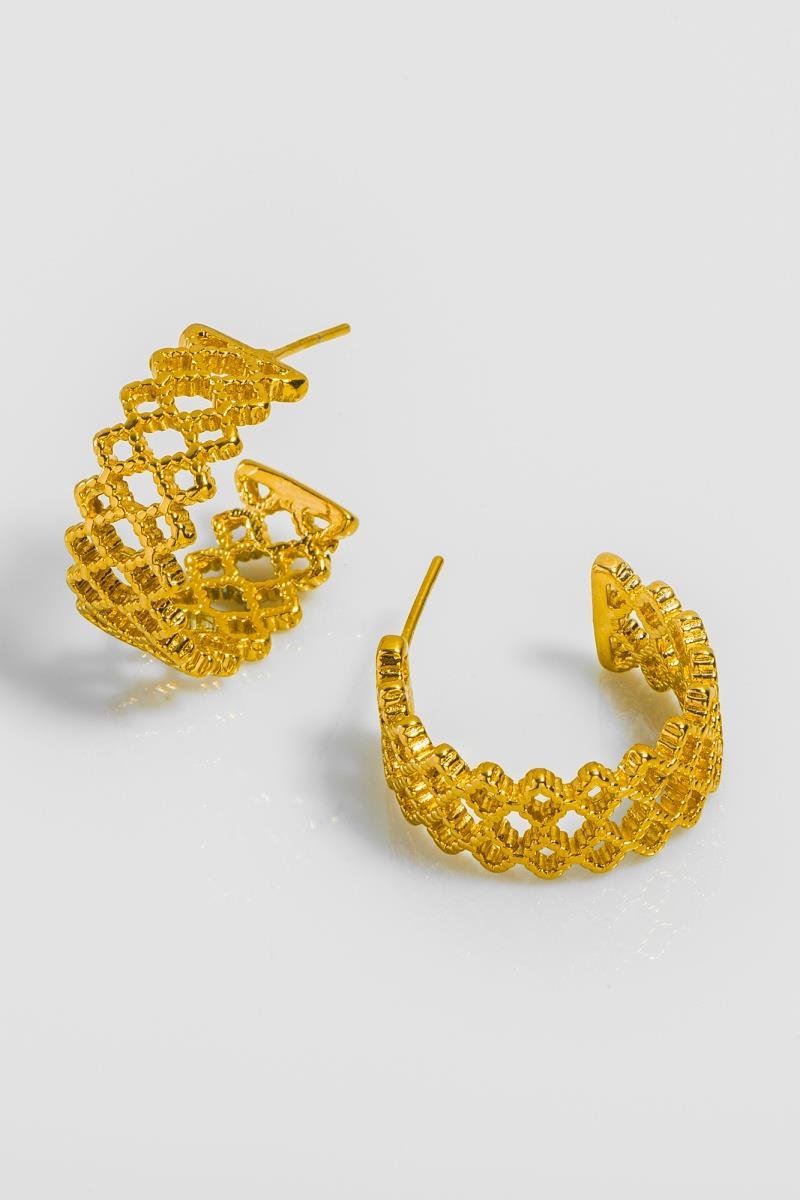 BRINCO DE ARGOLA FIO DUPLO DETALHE EM LOSANGO BOLEADO VAZADO 22MM OURO