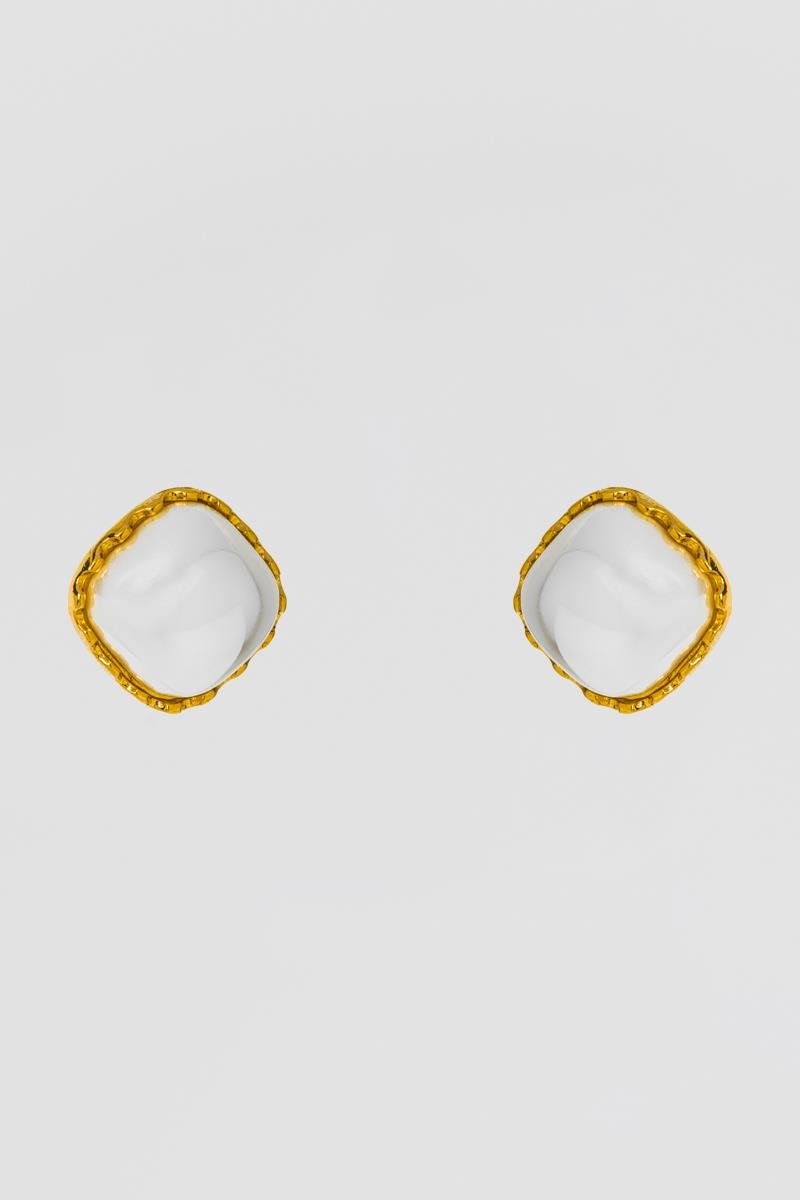 BRINCO LOSANGO COM PÉROLA DETALHES ONDULADO NA LATERAL 16MM OURO