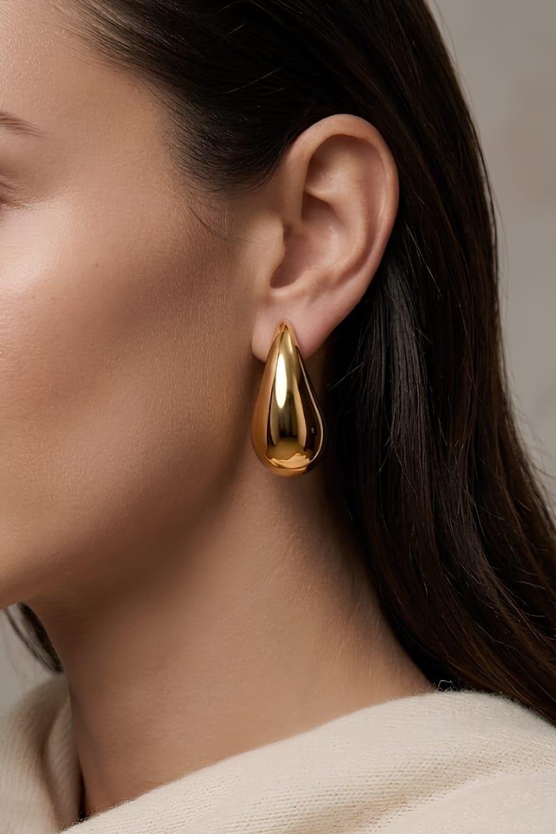 BRINCO GOTA LISA 17X32MM OURO