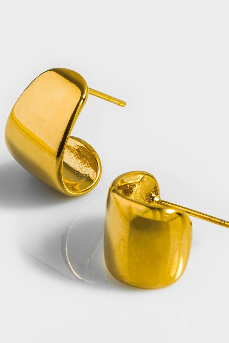 BRINCO CURVADO LISO 14X11MM OURO