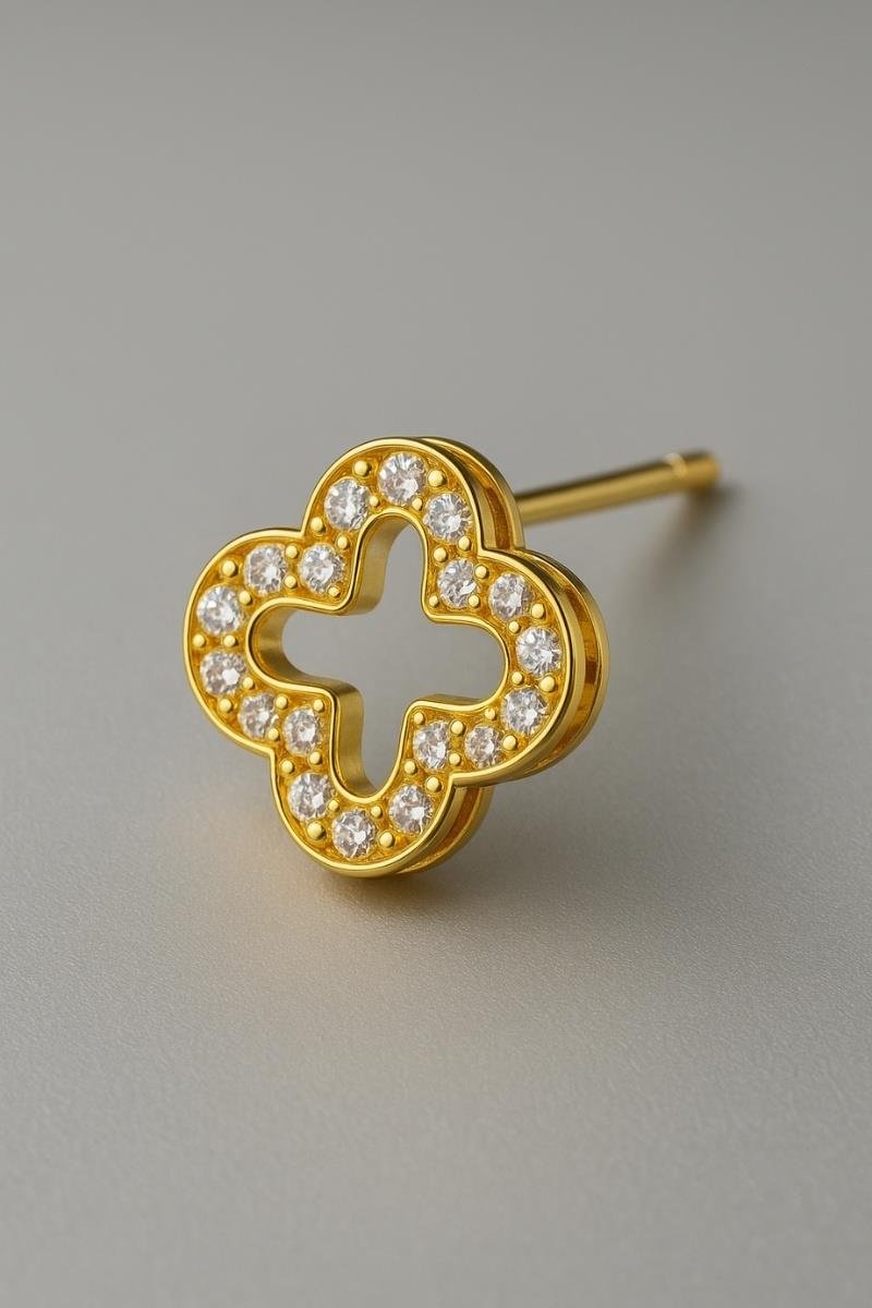 BRINCO TREVO CRAVEJADO EM ZIRCÔNIAS VAZADO 11MM OURO