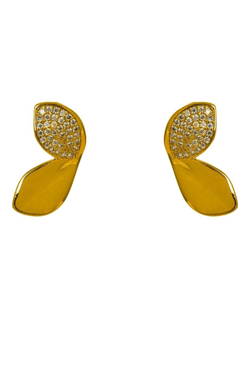 BRINCO PÉTALAS DE FLOR CRAVEJADA EM ZIRCÔNIAS FOLHA LISA 22X11MM OURO