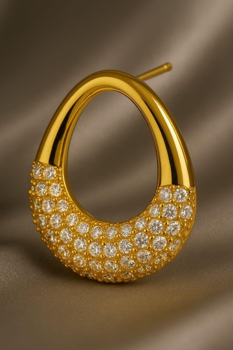 BRINCO DE GOTA CRAVEJADA EM ZIRCÔNIAS VAZADA 19X22MM OURO
