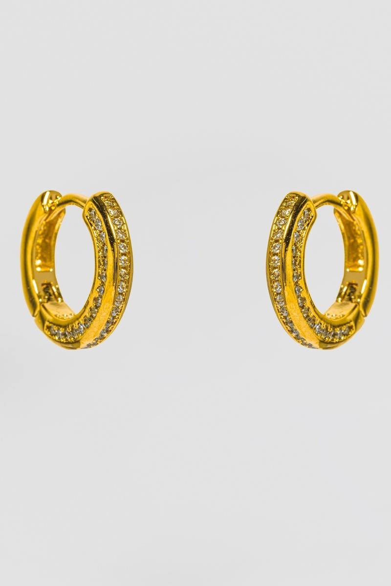 BRINCO ARGOLA CRAVEJADA EM ZIRCÔNIAS DETALHE NA LATERAL CLICK 14MM OURO