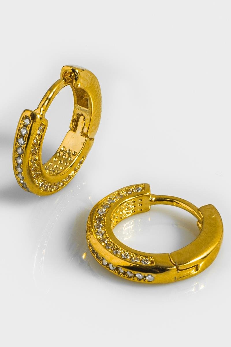 BRINCO ARGOLA CRAVEJADA EM ZIRCÔNIAS DETALHE NA LATERAL CLICK 14MM OURO