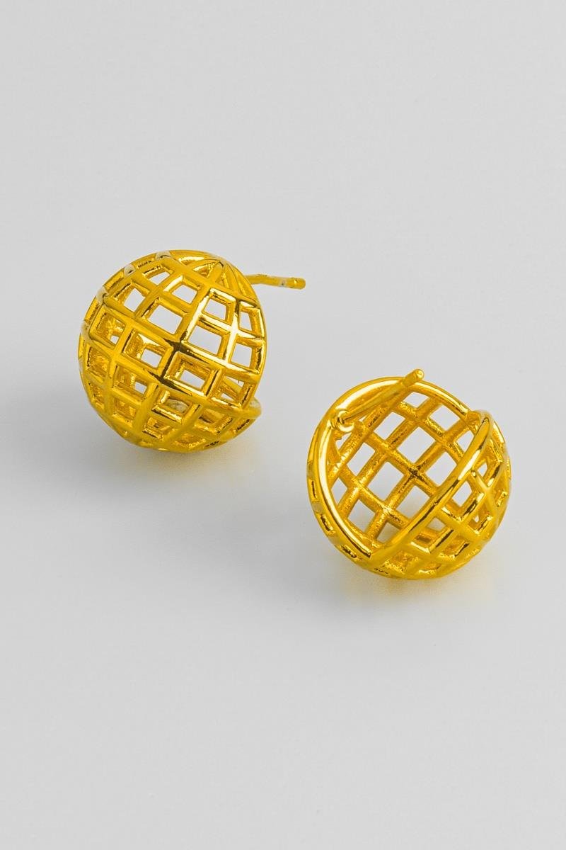 BRINCO MEIA BOLA FIOS GEOMETRICO VAZADO 15MM OURO