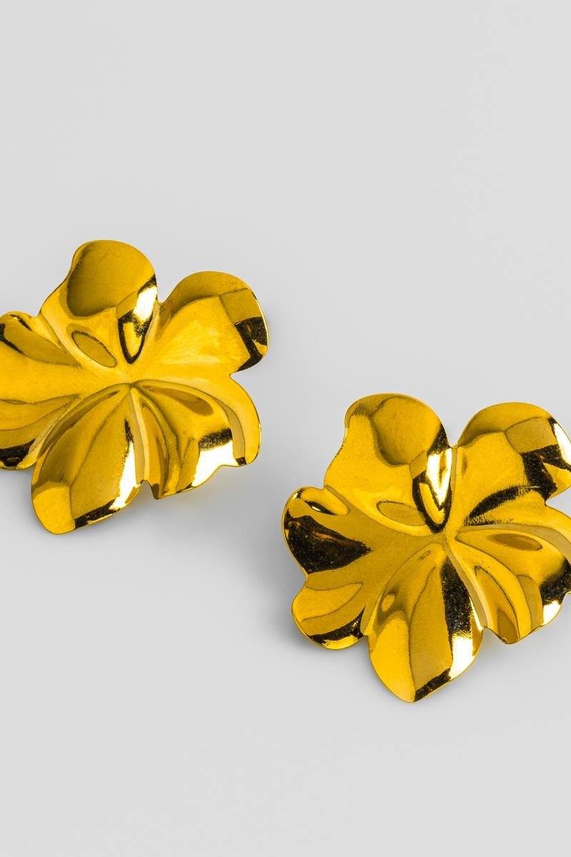 BRINCO DE FLOR ORGÂNICA 29X30MM LISA OURO