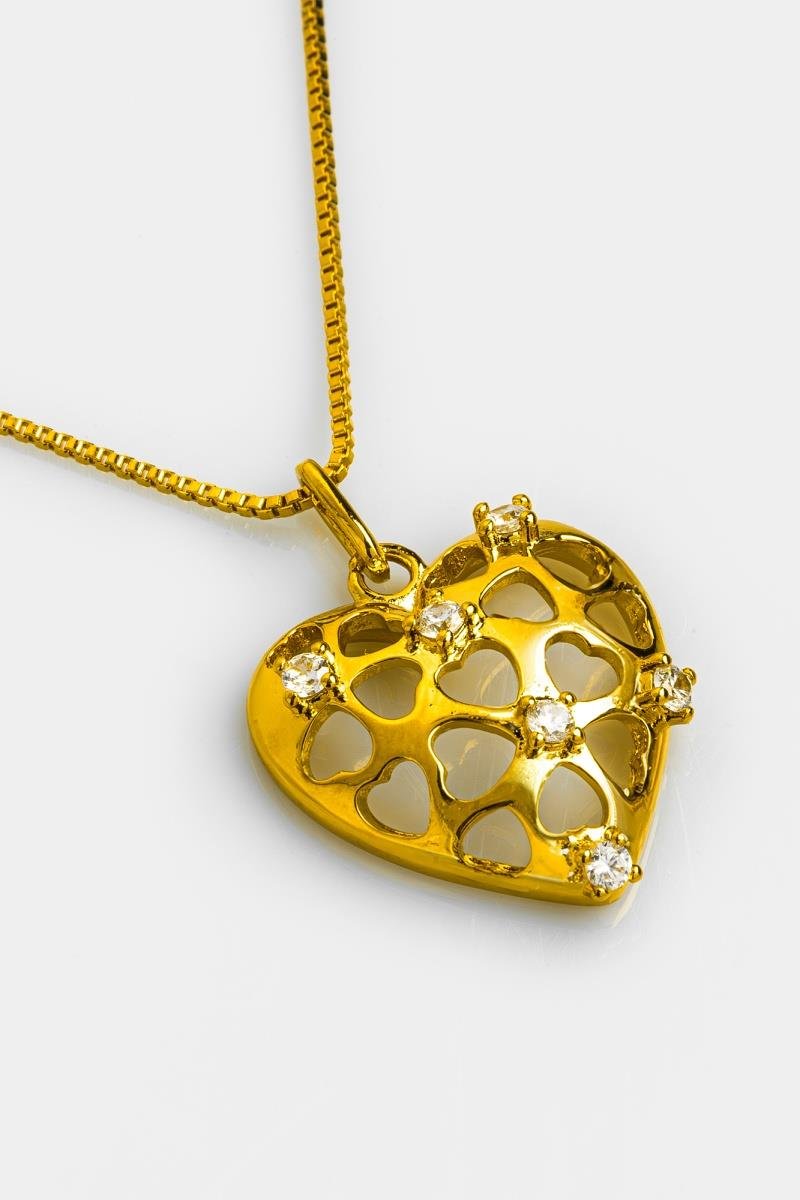 COLAR CORAÇÃO VAZADO COM ZIRCÔNIAS 17X19MM OURO