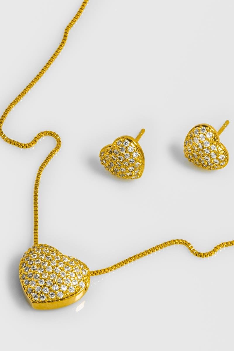 CONJUNTO DE CORAÇÃO CRAVEJADO EM ZIRCÔNIAS OURO