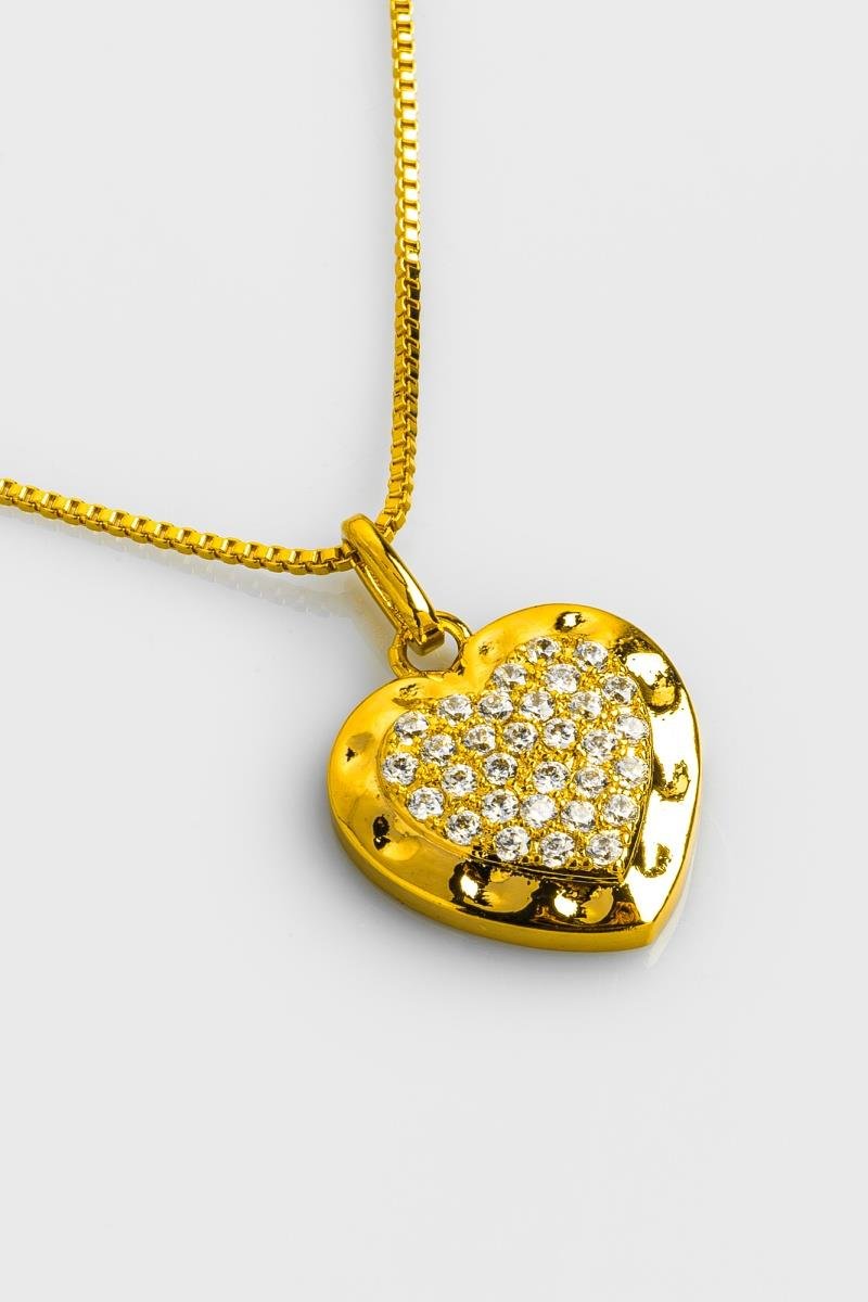 CONJUNTO DE CORAÇÃO CRAVEJADO EM ZIRCÔNIAS BORDA LISA COM DETALHES OURO